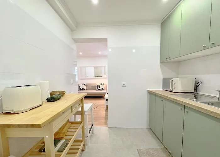 Apartment Woody Boutique 6 Trendy Flat By Homeful Homes *