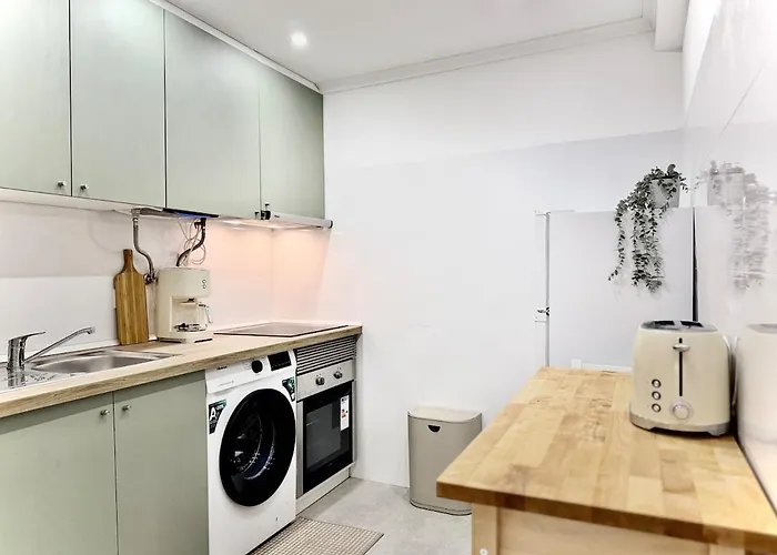 Apartment Woody Boutique 6 Trendy Flat By Homeful Homes *